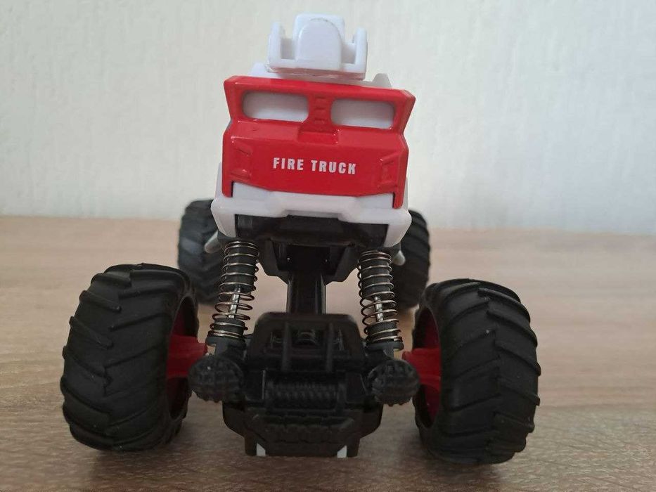 Новий комплект метал іграшок джип+пожежна машина  інерційні