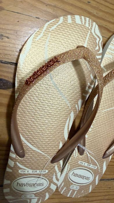 Vendo Havaianas originais de cor dourada