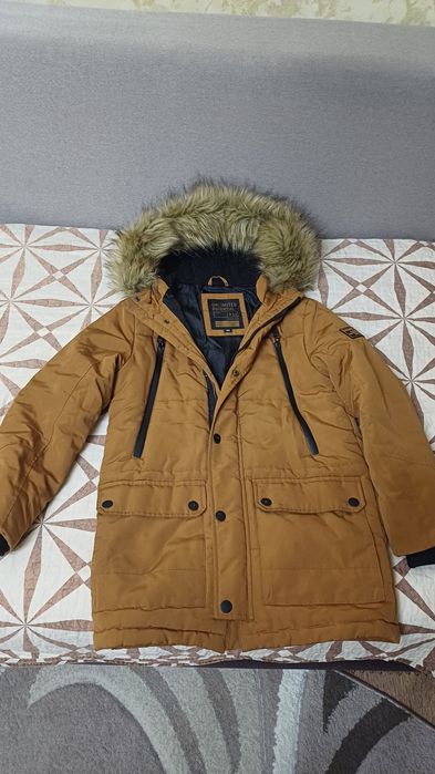 Продам детские вещи на мальчика 10 лет, рост 150 см: куртки, худи