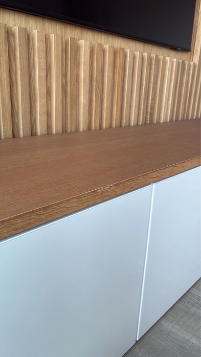 Besta IKEA para TV + tampo de carvalho
