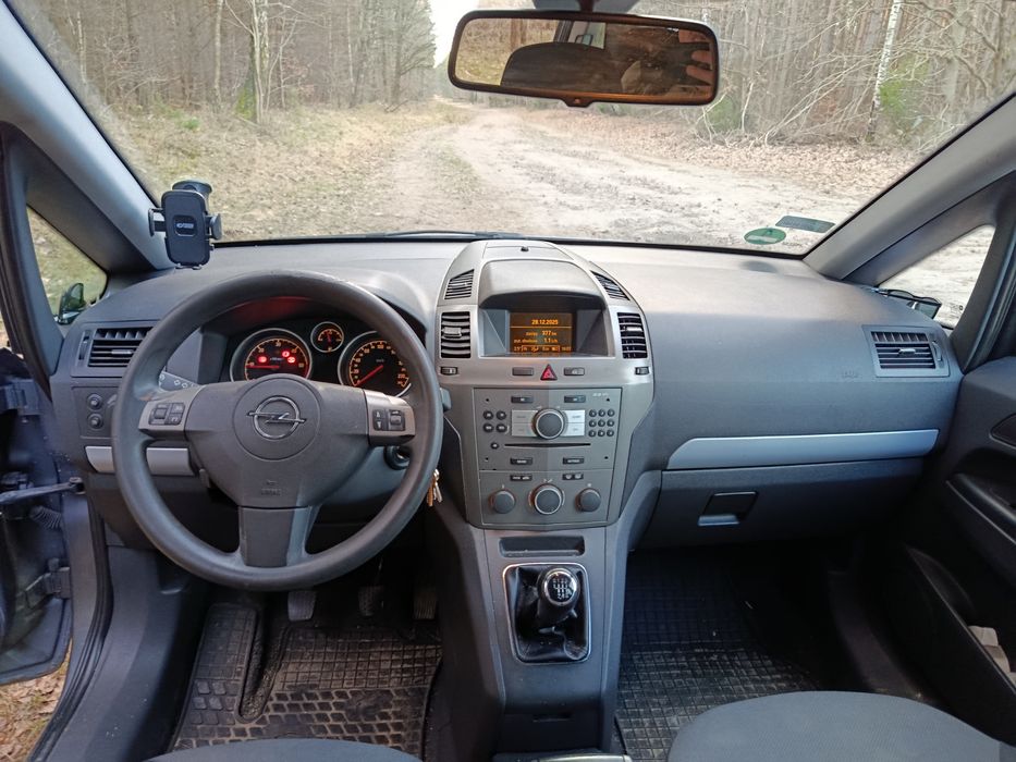 Opel Zafira B 1,9 CDTi 150 KM, 7 os.