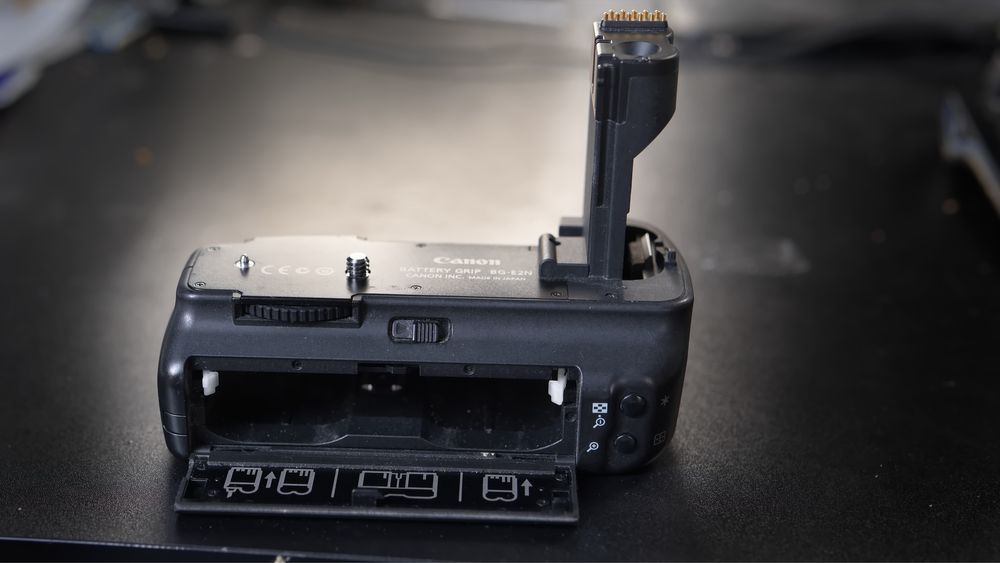 Vertical grip Canon bg-e2.