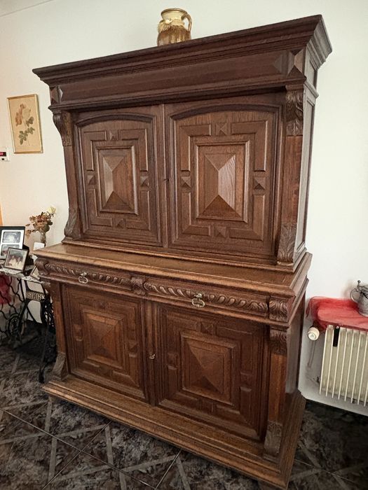 Móvel de sala antigo em Carvalho
