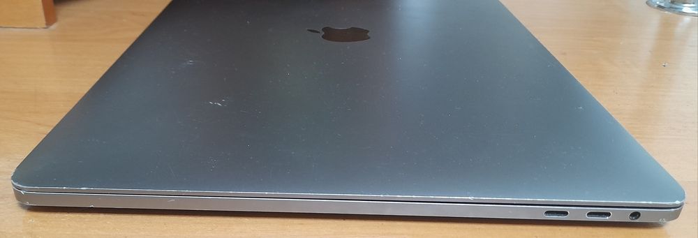 Apple MacBook Pro 2017 / Core i7 / 16Gb / 512Gb