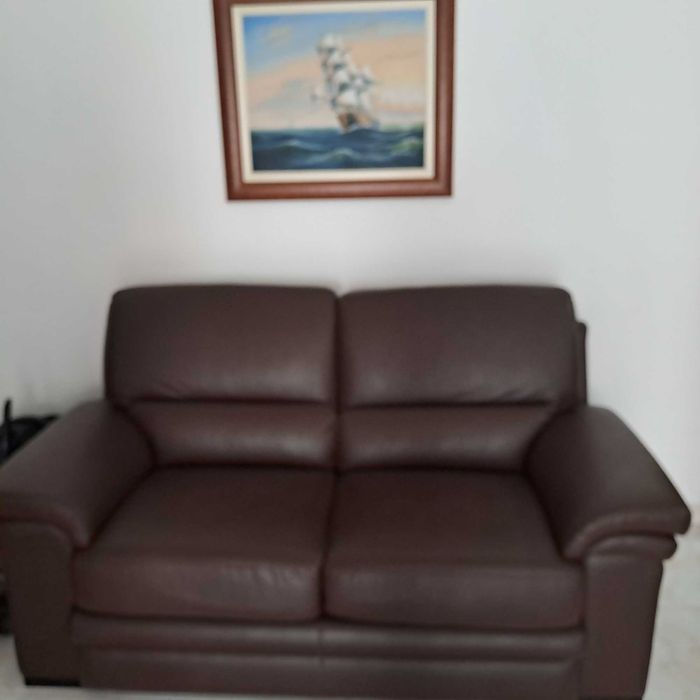 Vendo três sofás, usado em bom estado.