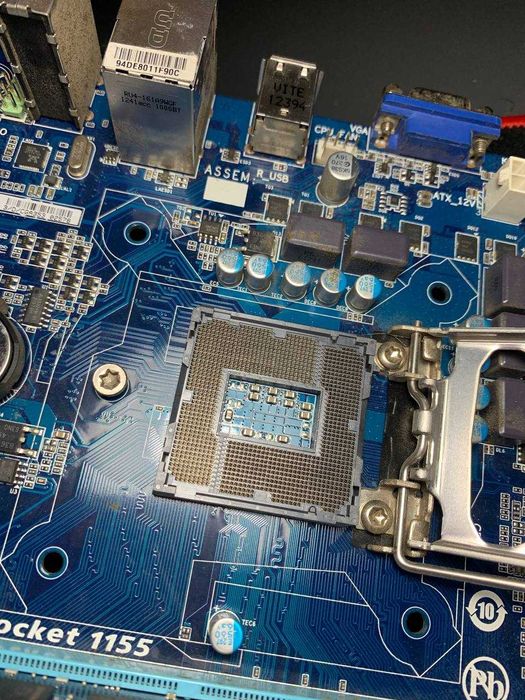 Материнская плата Gigabyte GA-H61M-S1 (Socket 1155) + Процессор в подарок!