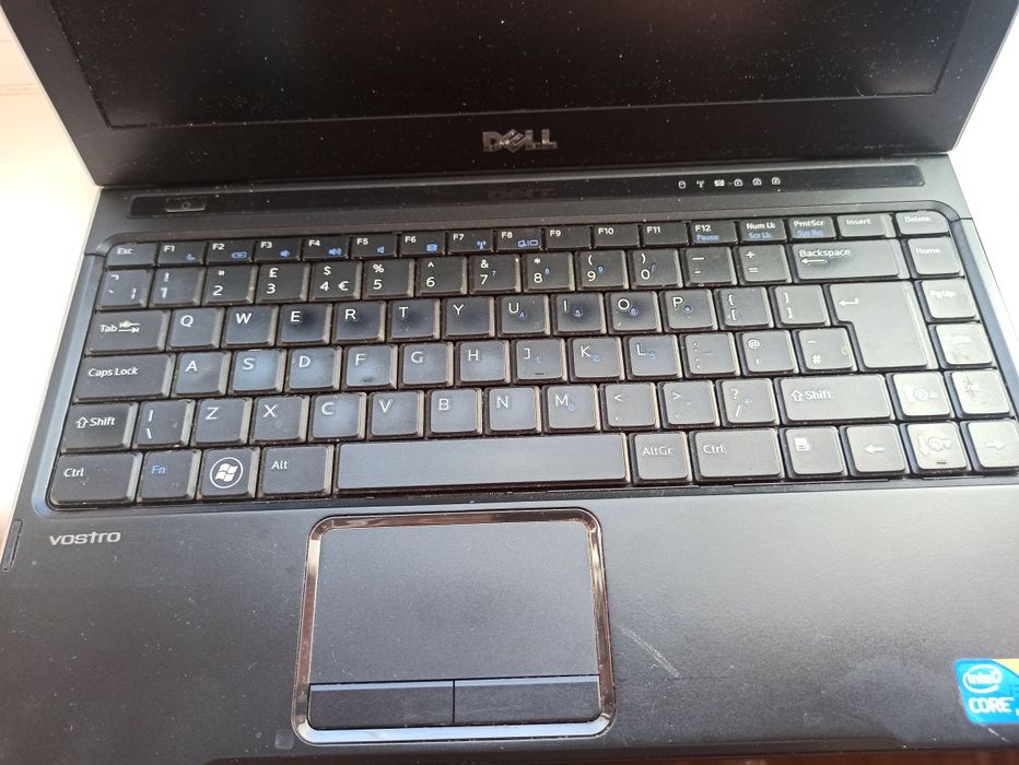 Laptop DELL Vostro V130