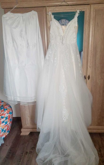 Przepiękna suknia ślubna "Carmen" litera A