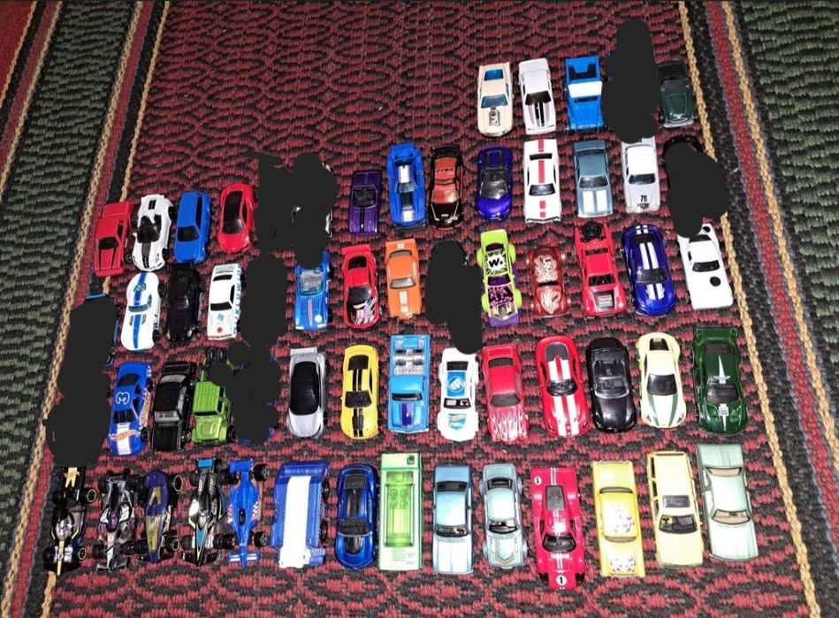 Машинки Hot-Wheels