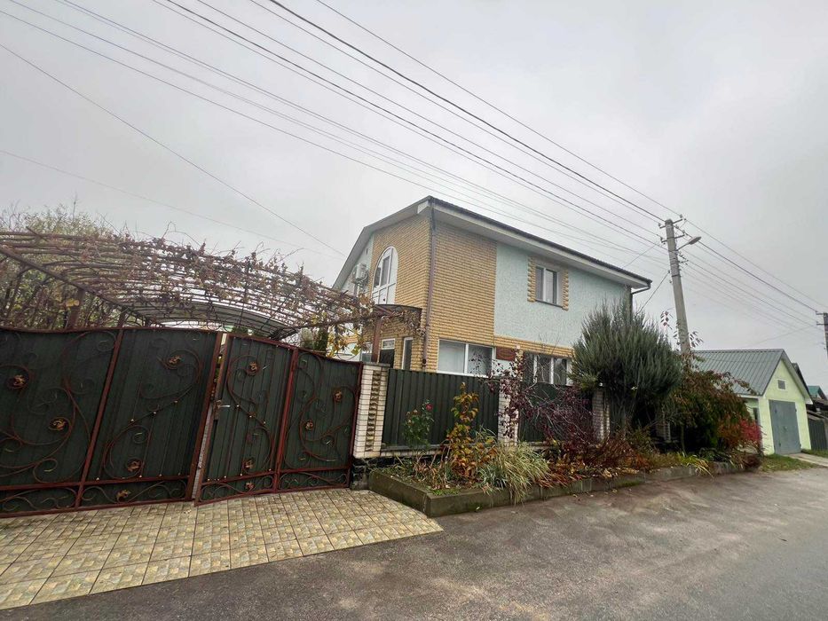 Продаж будинку в Левкові