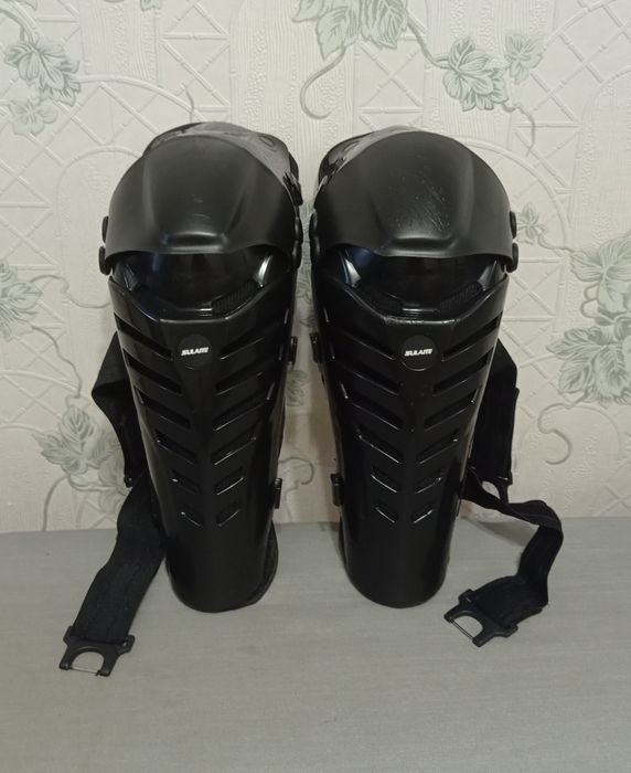 Шарнирные мотонаколенники" SULAITE", Китай, в хорошем состоянии!