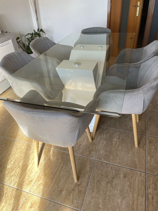 Mesa de jantar em vidro