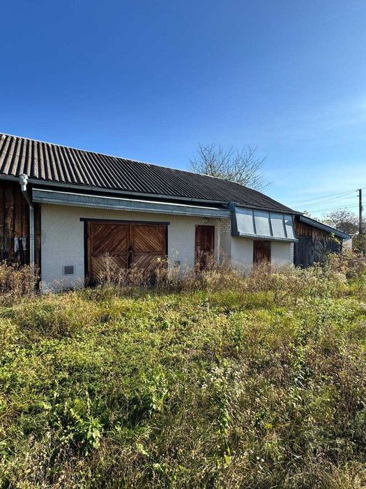 Продаж будинку з гаражем