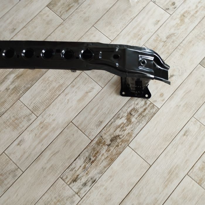 Усилитель переднего бампера форд эскейп 17 г