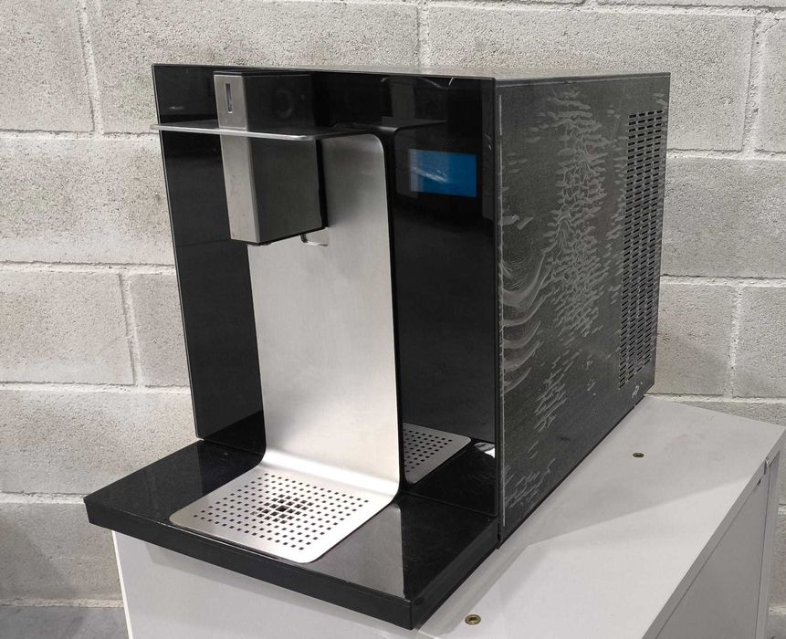 Fonte de Agua de Mesa. Agua natural, fria e agua c/ gás.