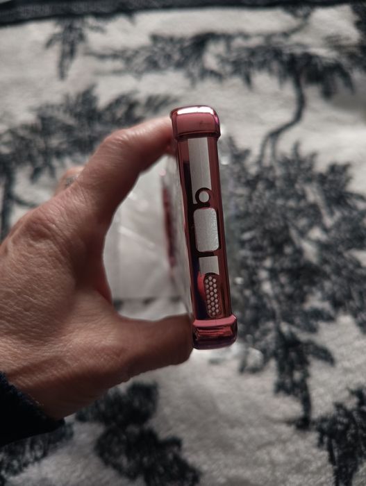 Nowe etui na telefon Realme 11pro+ różowe.