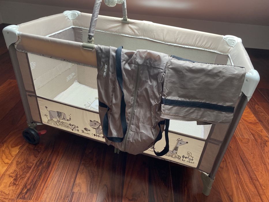 Cama / Berço de Viagem Jane + sobrecolchão - como novo