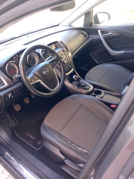 Opel astra 1.7 2011