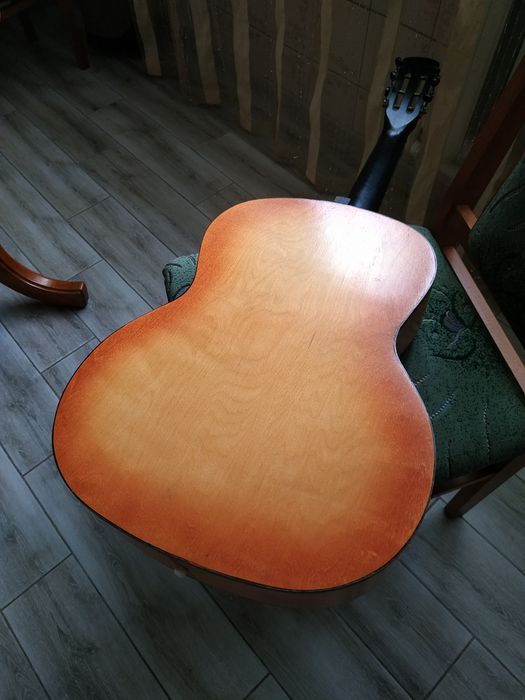 Гітара часів СССР ,шість струн.