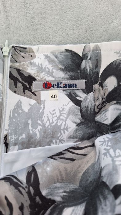 Spodnica ołówkowa w kwiaty