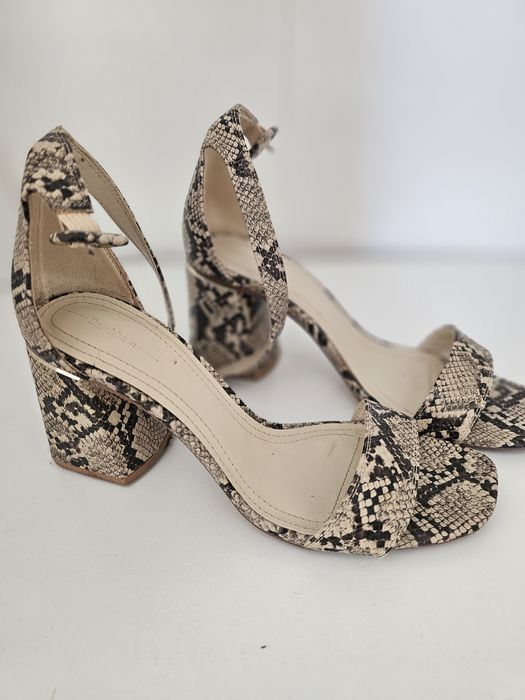 Sapatos de salto da Bershka