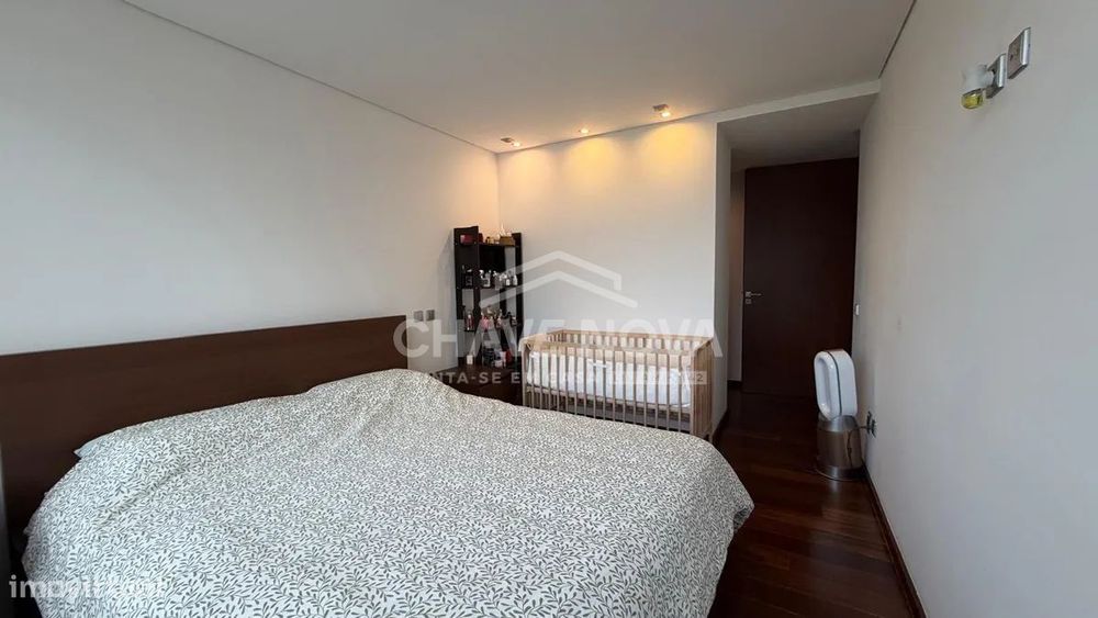 APARTAMENTO T2 | CANIDELO | 103 M² | VARANDA 5,60 M² | BOX 17,50 M² |
