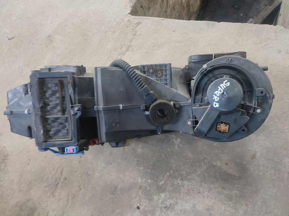Корпус пєчкі на кліматронік на Volkswagen Passat B5, B5+