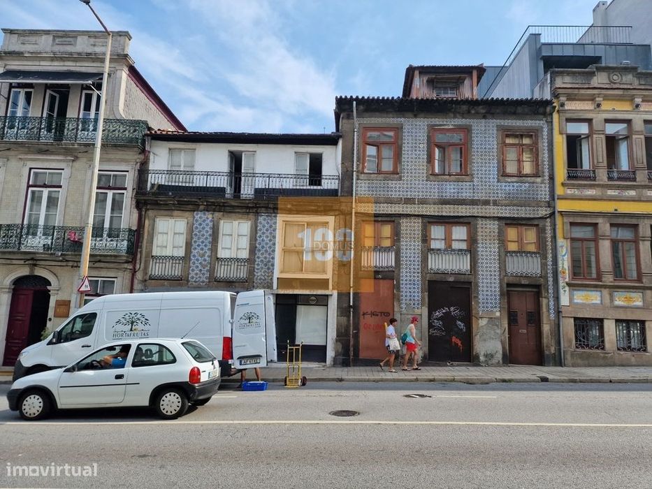 Dois prédios junto ao Palácio de Cristal