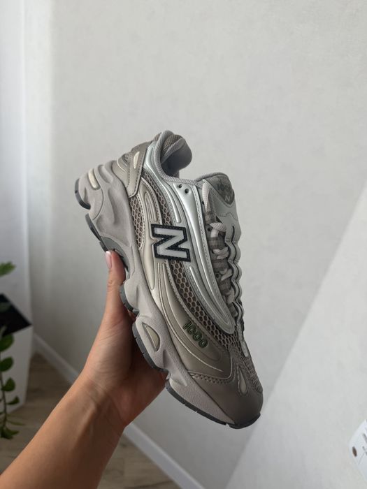 Оригінал New Balance 1000 8US