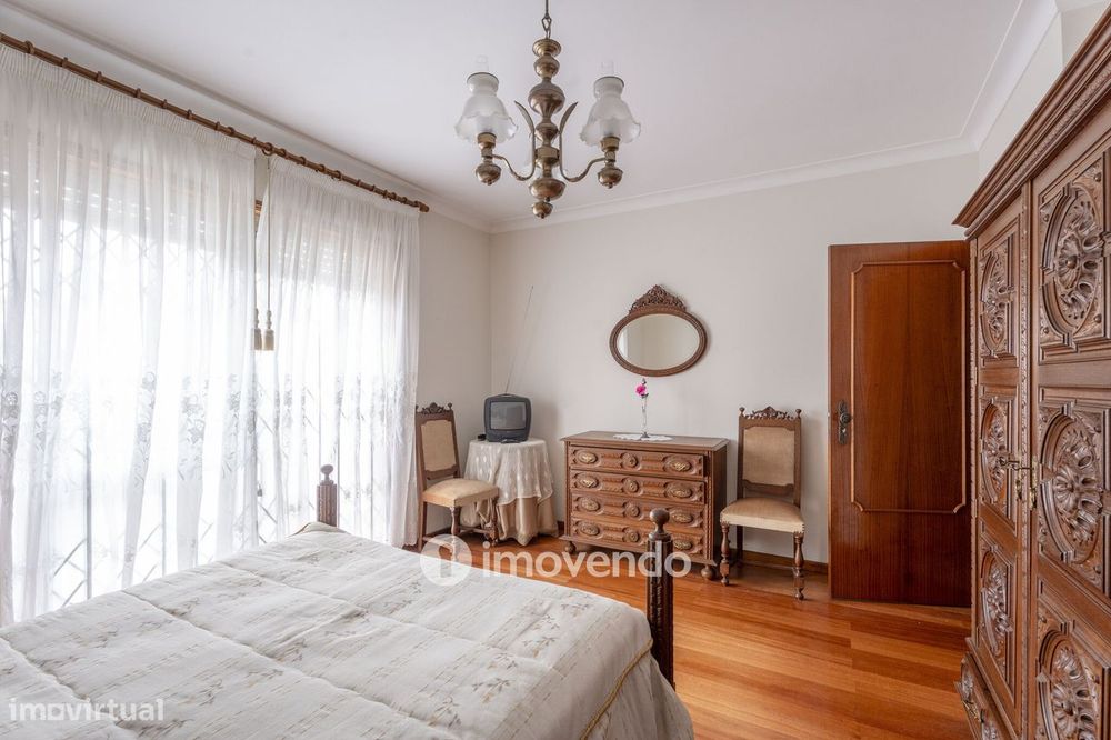 Moradia T4 com garagem, em Vila Nova da Telha, na Maia