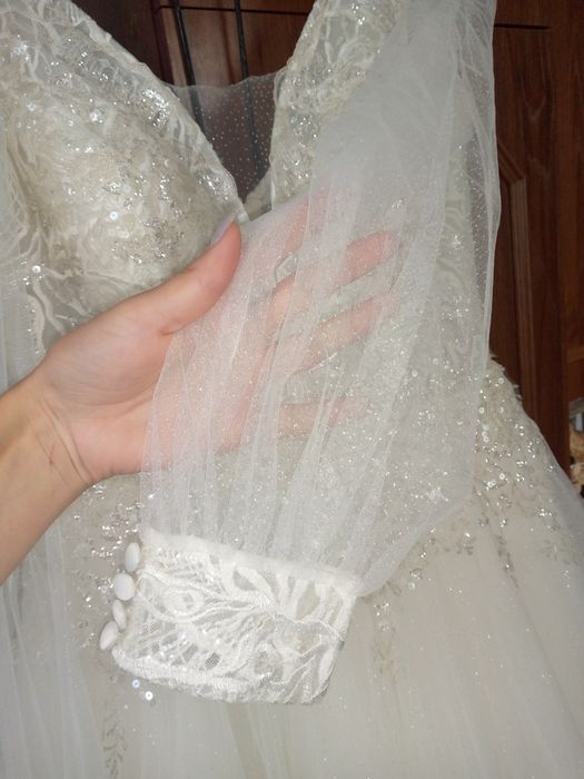 Продам весільну сукню