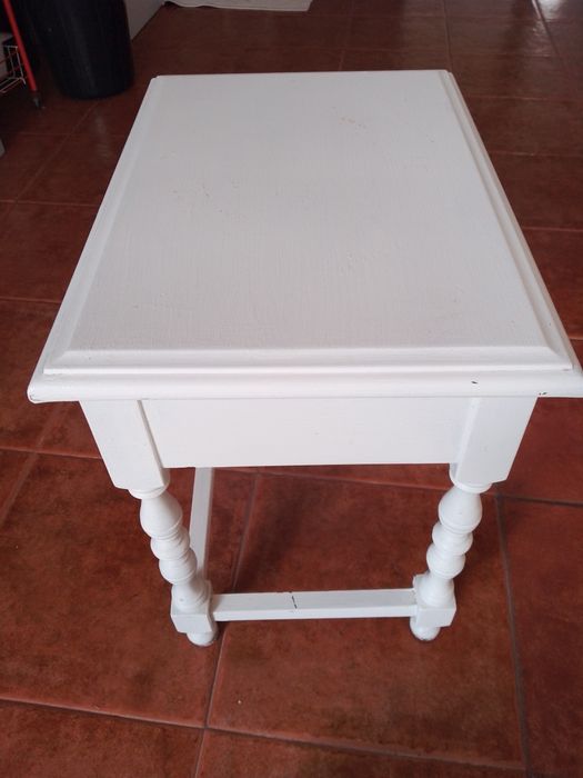 Mesa de apoio branca