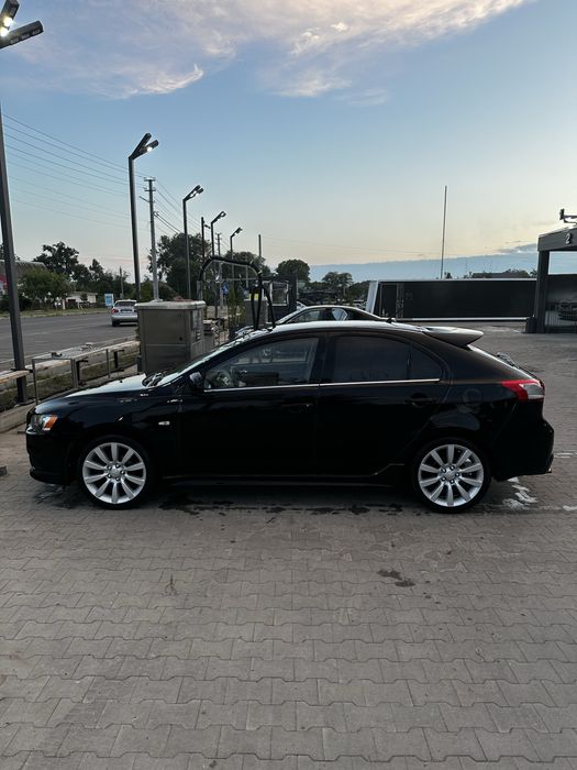 Mitsubishi Lancer хетчбек