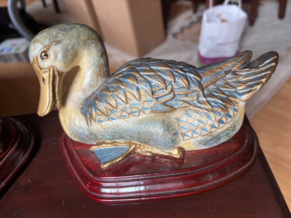 Conjunto de esculturas de aves