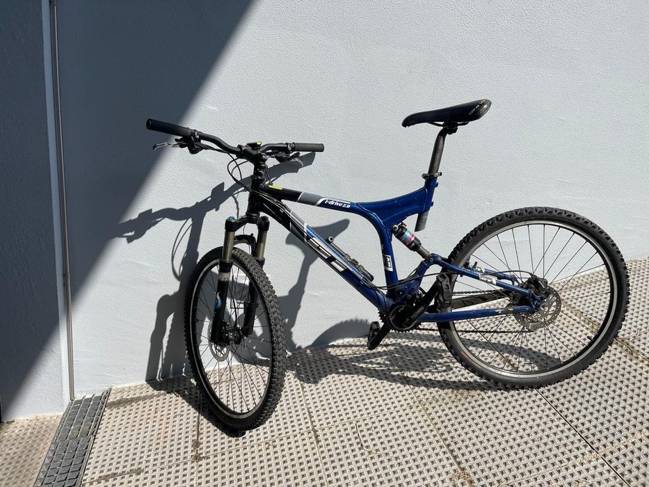 Bicicleta BTT Suspensão Total GT i-Drive 2.0