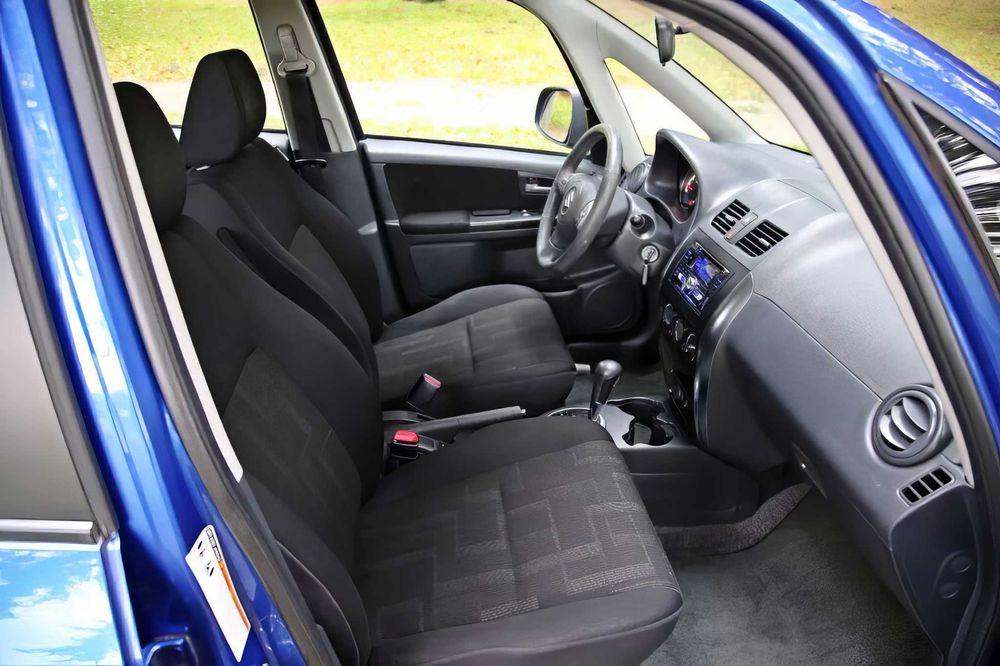Suzuki SX4 Premium      2012