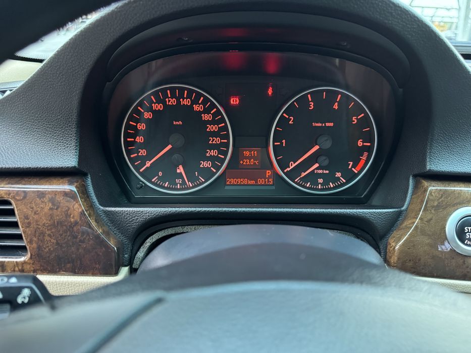 Продам BMW e90  2005