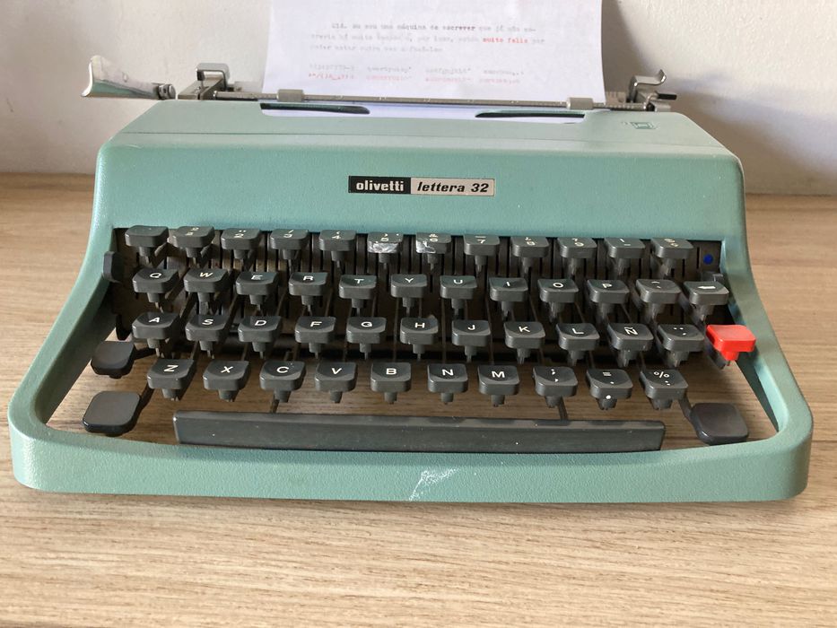 Máquina de escrever  **  Olivetti 32