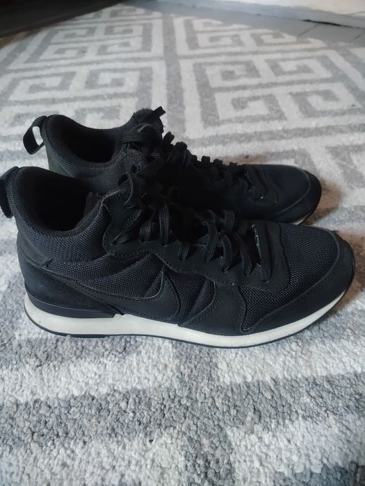 Кросівки 38 натуральна замша, чорні Nike