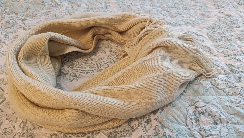 Beżowy, milusi szal