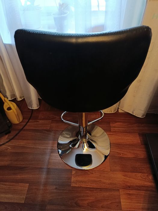 Стул для визажиста.