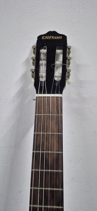 Gitara Clifton Valesca