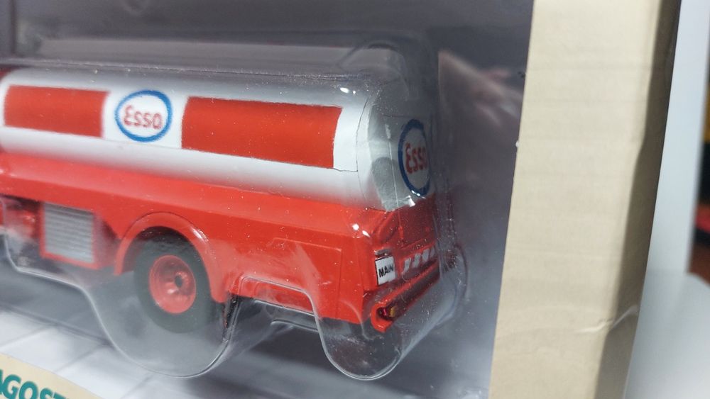 Camião cisterna MAN 626 H Esso
