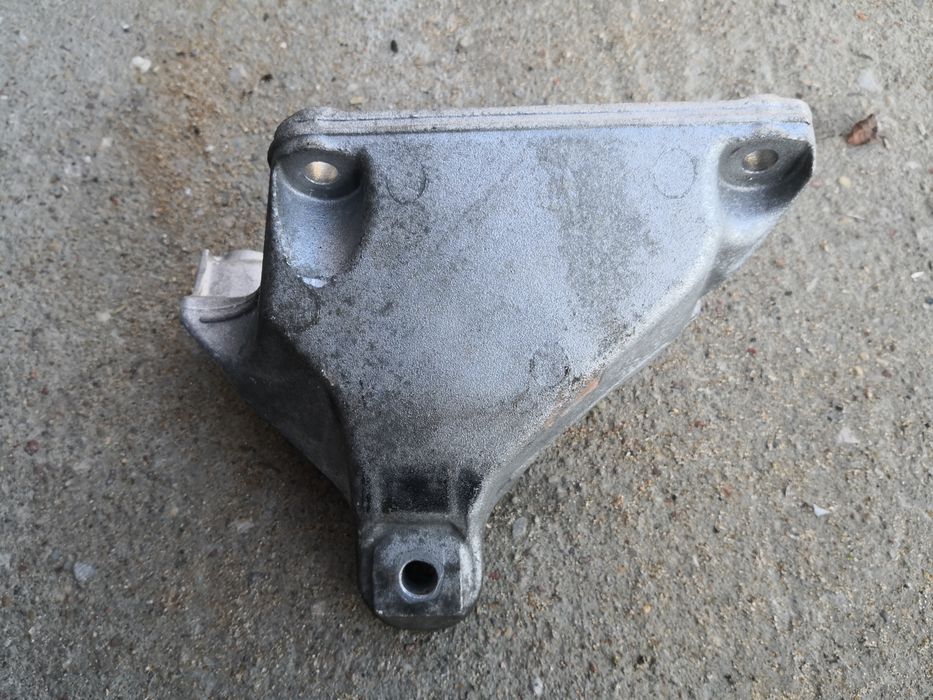 Wspornik łapa silnika prawa BMW F30 F31 N20 N26
