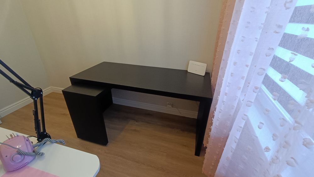 Biurko IKEA MALM z wysuwanym blatem