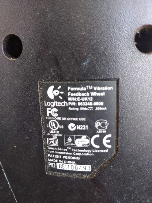 Vende se Volante + pedais Logitech Formula para PC