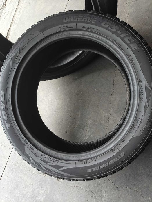 2шт R20 235 55 шини зимові Toyo Obseve G3-Ice добрий стан