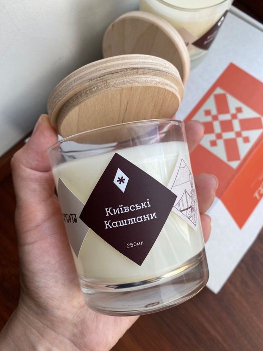 Ароматизована свічка у скляному стакані Київські каштани 250мл Турбота