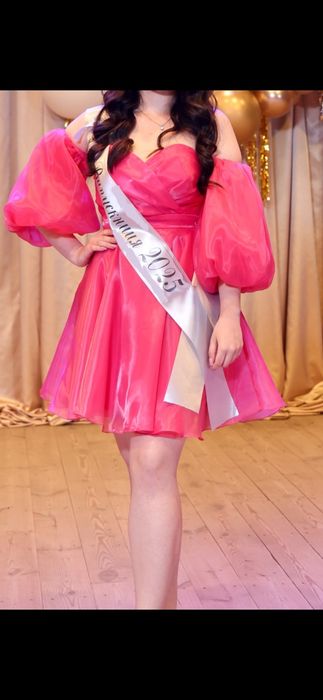 Випускне плаття рожевого кольору