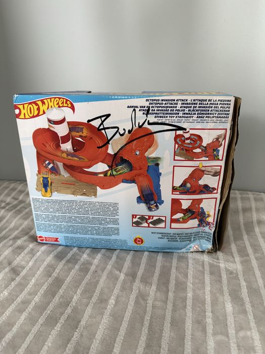 Zestaw Hot Wheels z eventu Illegal Zone z autografem Buddy